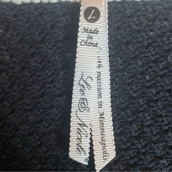 Leo & Nicole Black and White Sweater size Large - Picture 3 of 4